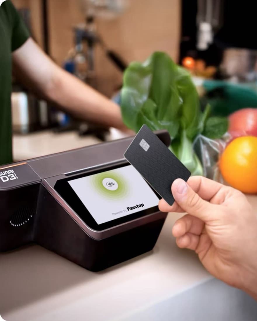 A customer tapping a bank card on a SUNMI D3 mini countertop terminal.